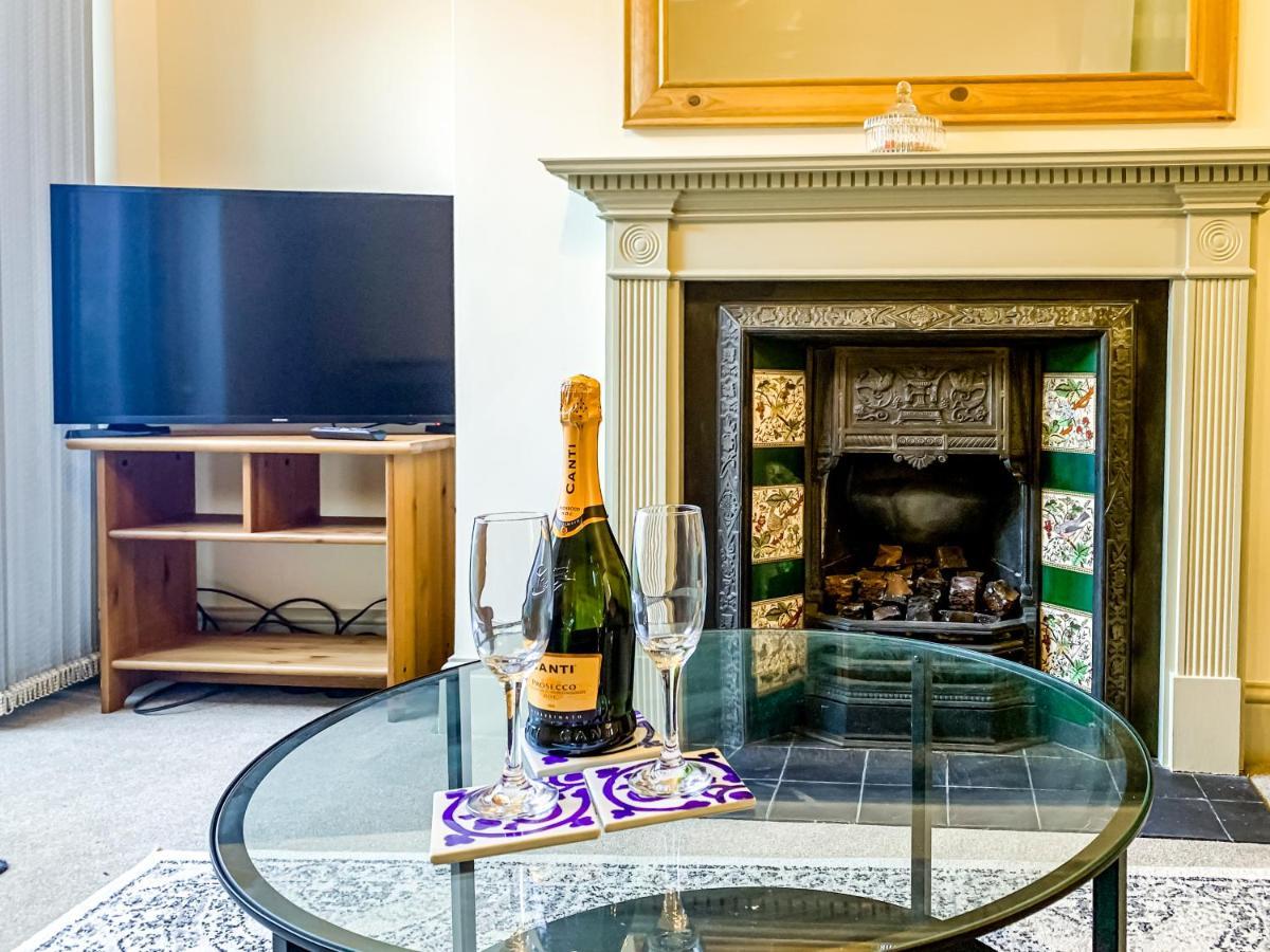 The Vines - Stunning Period Home With Free Parking York Kültér fotó